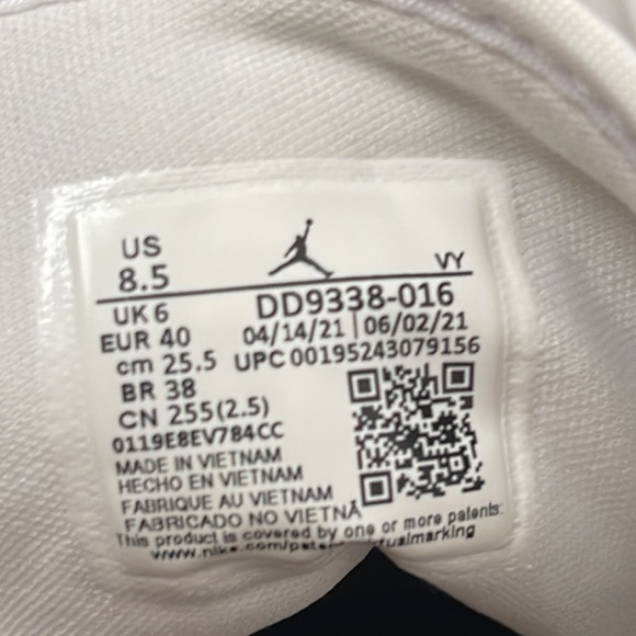 Limited Edition Air Jordan’s😍😍 - Picture 3 of 3